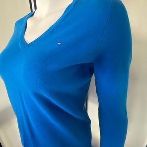 Lightweight V-Neck Tommy Sweater